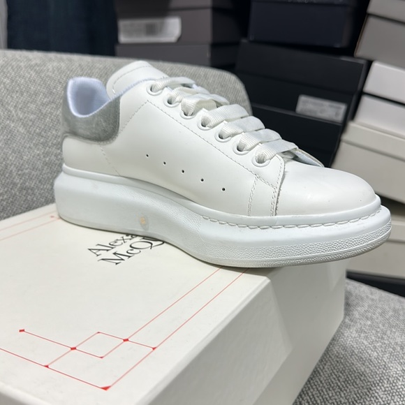 Alexander McQueen Europe size 40 worn twice - Picture 2 of 4